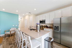 Fridge, oven, stovetop, dishwasher - Alluring Villa near Disney with Margaritaville Resort & Island H2O Access -. (Kissimmee)