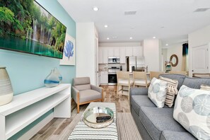 Smart TV - Bright Blue Villa near Disney with Margaritaville Resort & Island H20 Waterpark. (Kissimmee)