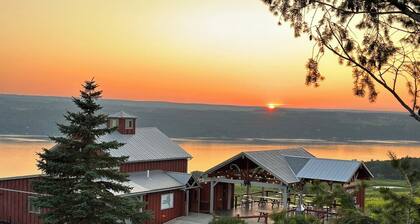 Hot Tub w/Lake Views & Fast Wi-Fi