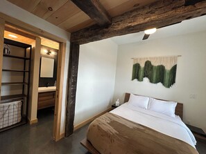 2 slaapkamers, een strijkplank/strijkijzer, reisbedje, wifi