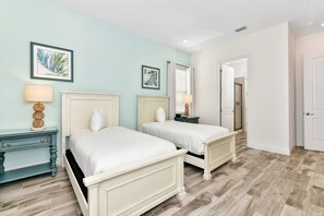 6 bedrooms, in-room safe, iron/ironing board, free WiFi - This Pink Cottage near Disney with Margaritaville Resort & Island H20 Access -. (Kissimmee)