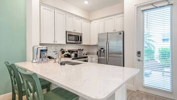 Kühlschrank, Ofen, Herdplatte, Geschirrspüler