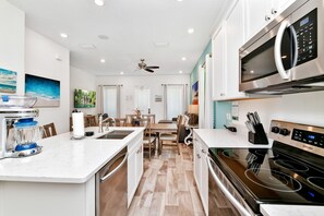 Frigorifero, forno, piano cottura, lavastoviglie