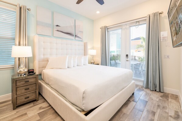 3 makuuhuonetta, tallelokero huoneessa, silitysrauta/-lauta