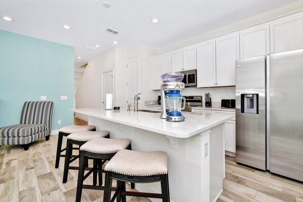 Réfrigérateur, four, plaque de cuisson, lave-vaisselle