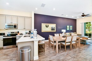 Fridge, oven, stovetop, dishwasher - Beautiful Cottage with Hot Tub near Disney with Margaritaville Resort & Island. (Kissimmee)