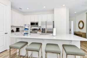 Geladeira, fogão, cooktop, lava-louças