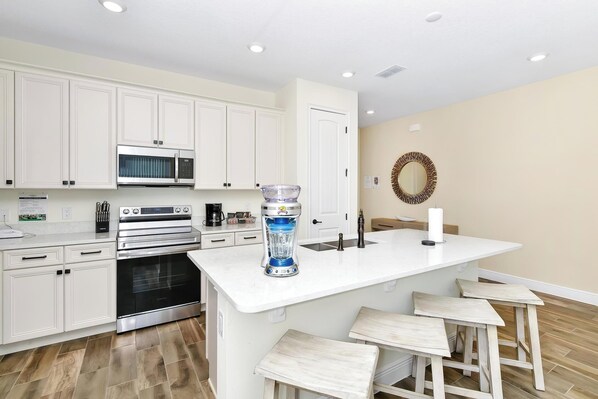 Kühlschrank, Ofen, Herdplatte, Geschirrspüler