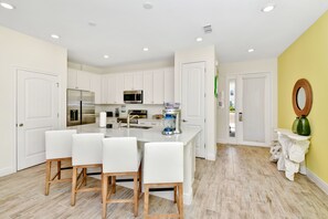 Refrigerador, horno, parrilla de estufa y lavavajillas