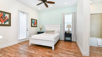 2 quartos, cofres nos quartos, ferros/tábuas de passar roupa