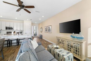 Smart TV - Cozy Villa near Disney with Margaritaville Resort & Island H20 Waterpark Access. (Kissimmee)