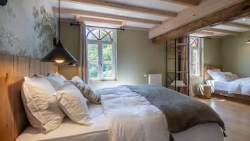 7 habitaciones, tabla de planchar con plancha y cuna de viaje