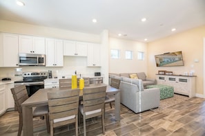 Fridge, microwave, oven, stovetop - Charming Cottage with Private Pool near Disney with Margaritaville Resort &. (Kissimmee)