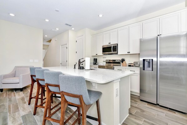 Réfrigérateur, four, plaque de cuisson, lave-vaisselle