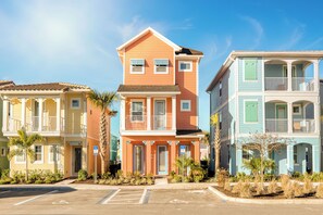 Exterior - Sunkissed Cottage with Private Pool near Disney with Margaritaville Resort &. (Kissimmee)