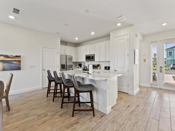 Refrigerador, horno, parrilla de estufa y lavavajillas 