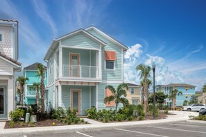 Exterior - Chat Eau Champagne Cottage with Private Pool near Disney with Margaritaville. (Kissimmee)