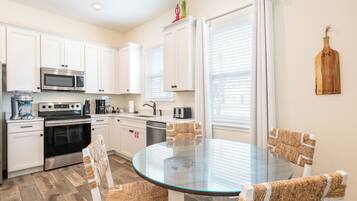 Fridge, oven, stovetop, dishwasher