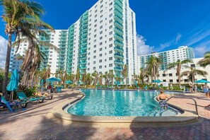 Front of property - The Tides Building Private Apartments (Hollywood)