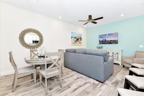 Dining - Glimmering Blue Villa near Disney with Margaritaville Resort & Island H20. (Kissimmee)