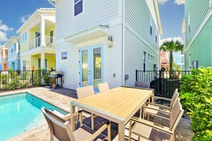 Outdoor dining - White Sand Cottage with Private Pool near Disney with Margaritaville Resort &. (Kissimmee)