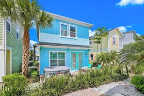 Exterior - Orange Blossom Special Cottage near Disney with Private Hot Tub & Island H20. (Kissimmee)