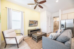 Smart TV - Delightful Cottage near Disney with Margaritaville Resort & Island H20. (Kissimmee)