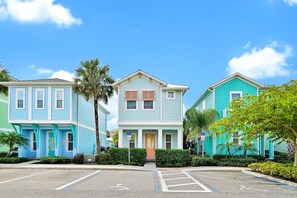 Exterior - Tequila Sunrise Cottage with Private Hot Tub near Disney with Margaritaville. (Kissimmee)