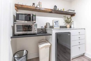 Interior - Charming Wrigleyville Home Close to the Cubs! (Chicago)