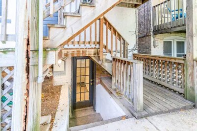 Charming Wrigleyville Home Close to the Cubs!