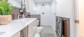 Charming Wrigleyville Home Close to the Cubs!