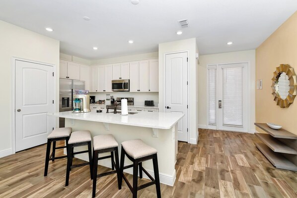 Fridge, oven, stovetop, dishwasher