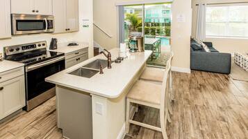 Refrigerador, horno, parrilla de estufa y lavavajillas