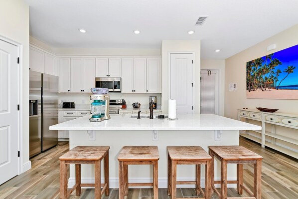 Fridge, oven, stovetop, dishwasher