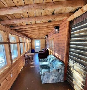 Living area - Chemong #5 Cabin (Cloyne)