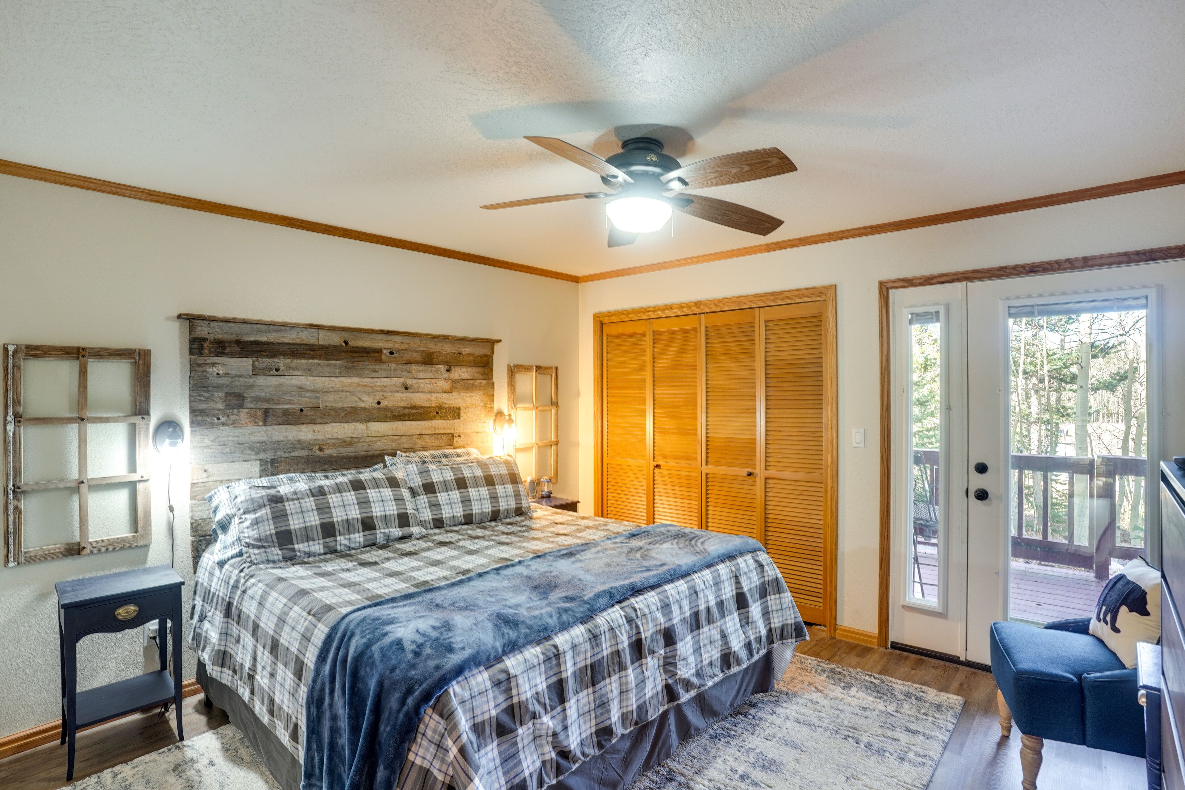 2 bedrooms, iron/ironing board, internet, bed sheets