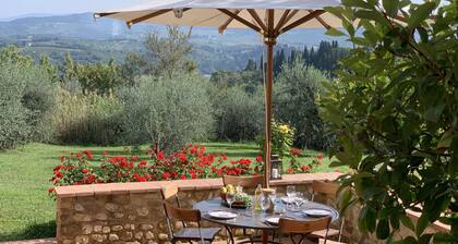 High-design farmhouse. Duplex villa for up to 10 guests. 30 min to Florence.