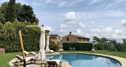 Luxurious farmhouse with two high design lodgings. Epic spot, 30 min to Florence