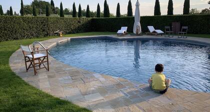 Luxurious farmhouse with two high design lodgings. Epic spot, 30 min to Florence