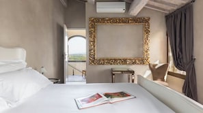 Le Rose's "grove-side" upstairs bedroom with queen-size bed.