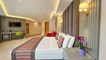 Deluxe-Zimmer | Hochwertige Bettwaren, Minibar, Zimmersafe, Schreibtisch