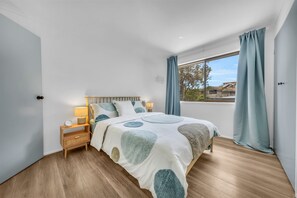 3 bedrooms, iron/ironing board, Internet, bed sheets