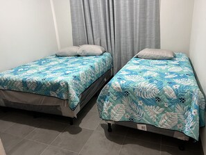 3 sovrum, strykjärn/strykbräda och sängkläder