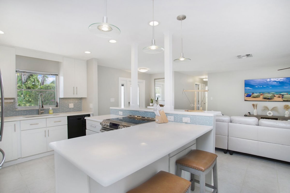 Photo 8 of Top rated home! Backyard oasis: heated pool, hot tub, ping-pong, cornhole & more