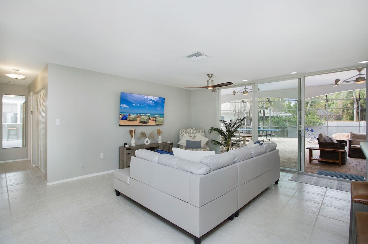 Photo 3 of Top rated home! Backyard oasis: heated pool, hot tub, ping-pong, cornhole & more