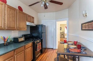 ثلاجة، ميكروويف، توابل