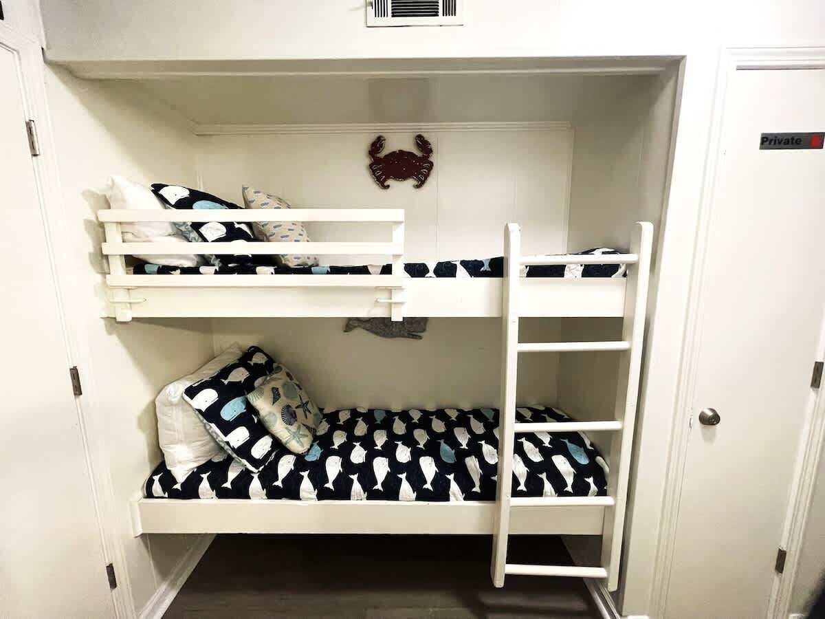 1 多间卧室、熨斗/熨衣板、免费 WiFi、床单