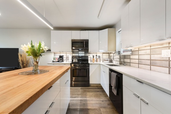 Refrigerador, microondas, horno, placa de cocina