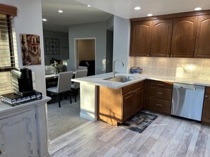 Coffee/tea maker, fridge, microwave, oven
