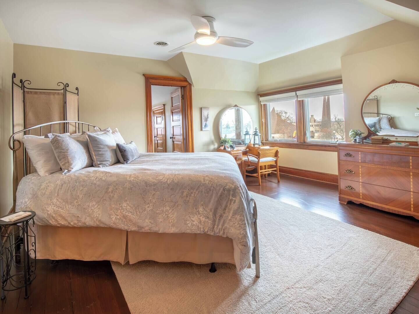 5 habitaciones, escritorio, tabla de planchar con plancha y wifi gratis 